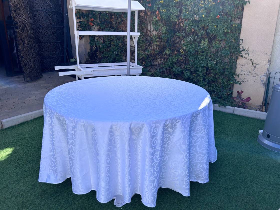 Round table cloths - Variety available 