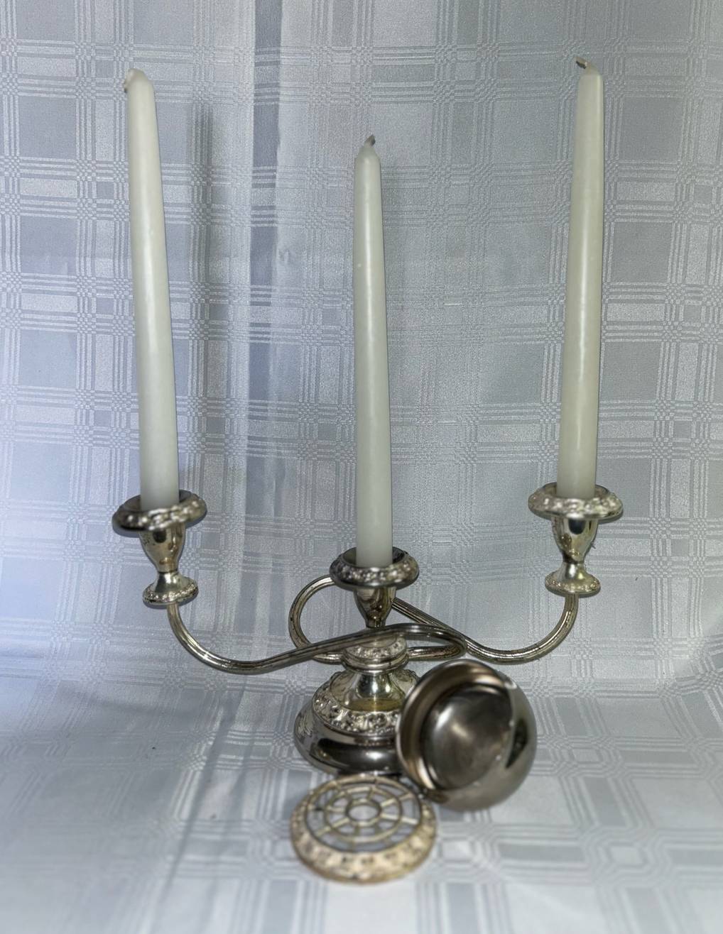 Silver 3 arm flat candle stand 